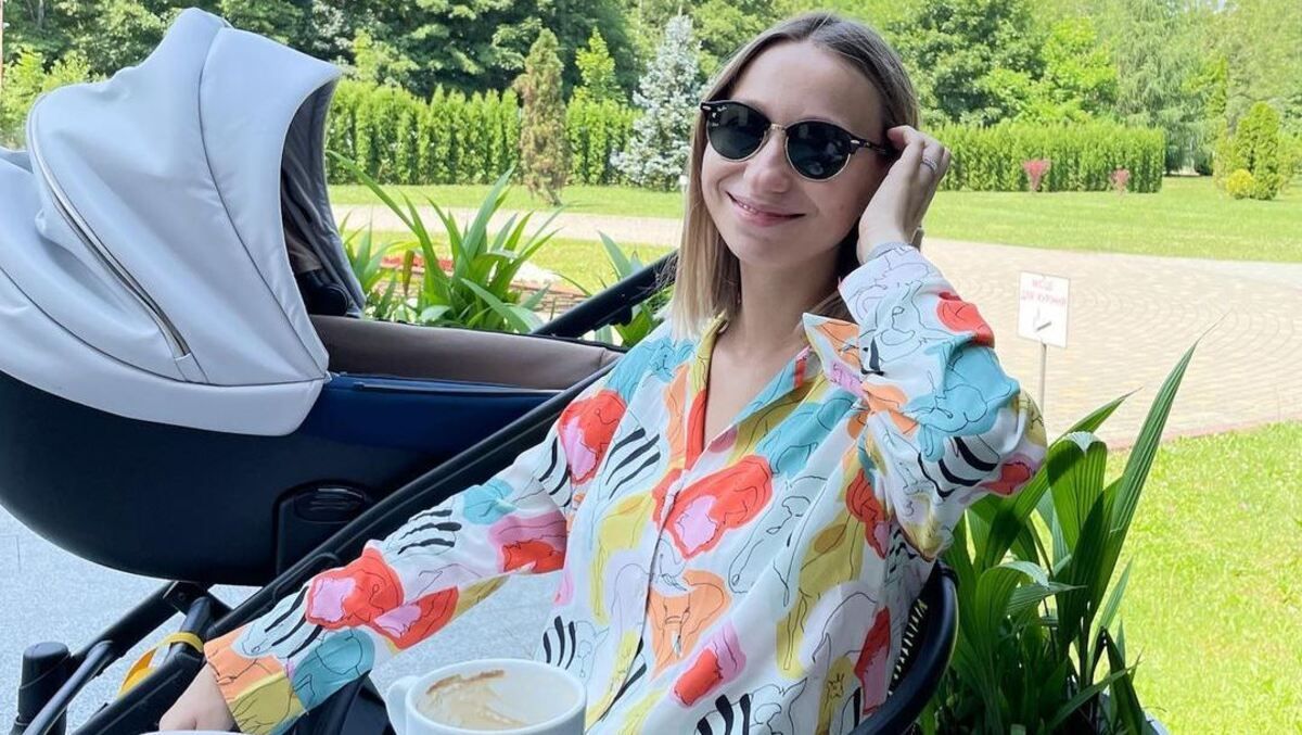 Жена Виктора Павлика с сыном отдыхает в Карпатах фото Жена Виктора Павлика с сыном отдыхает в Карпатах фото