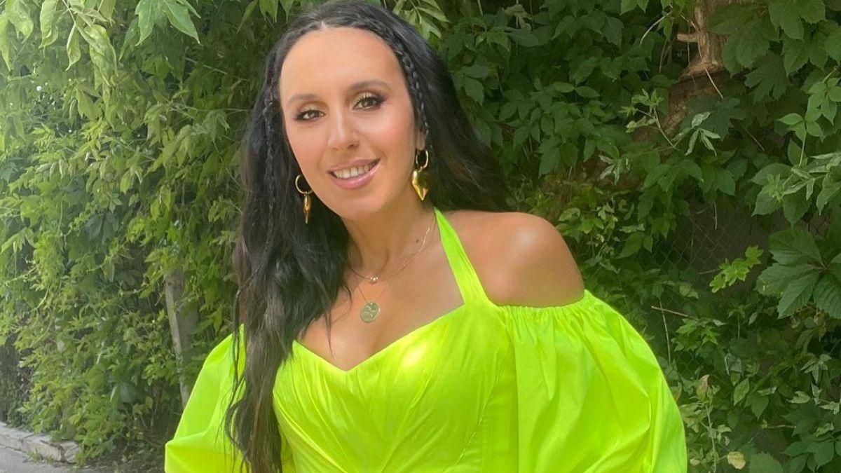 Джамала ошеломила ярким образом в топе и брюках: фото Джамала ошеломила ярким образом в топе и брюках: фото