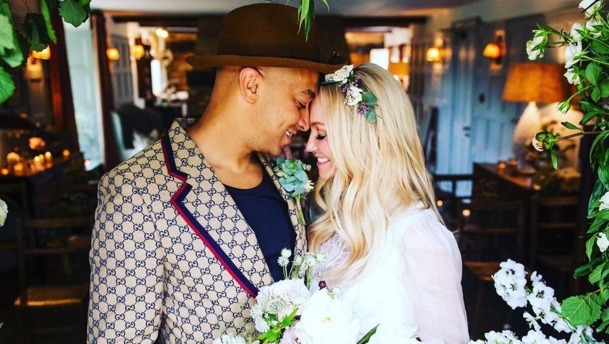 Эмма Бантон вышла замуж за Джейд Джонс после 23 лет отношений Эмма Бантон вышла замуж за Джейд Джонс после 23 лет отношений