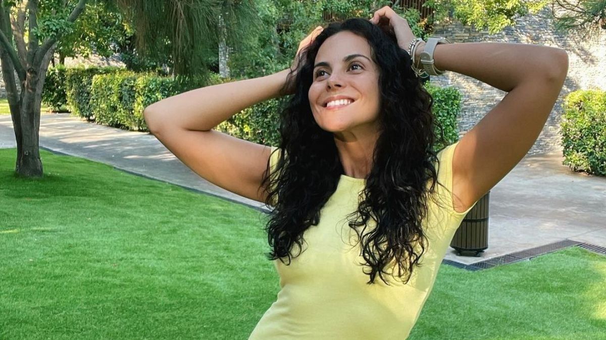 Настя Каменських одягнула жовту мінісукню в Туреччині: фото Настя Каменських одягнула жовту мінісукню в Туреччині: фото