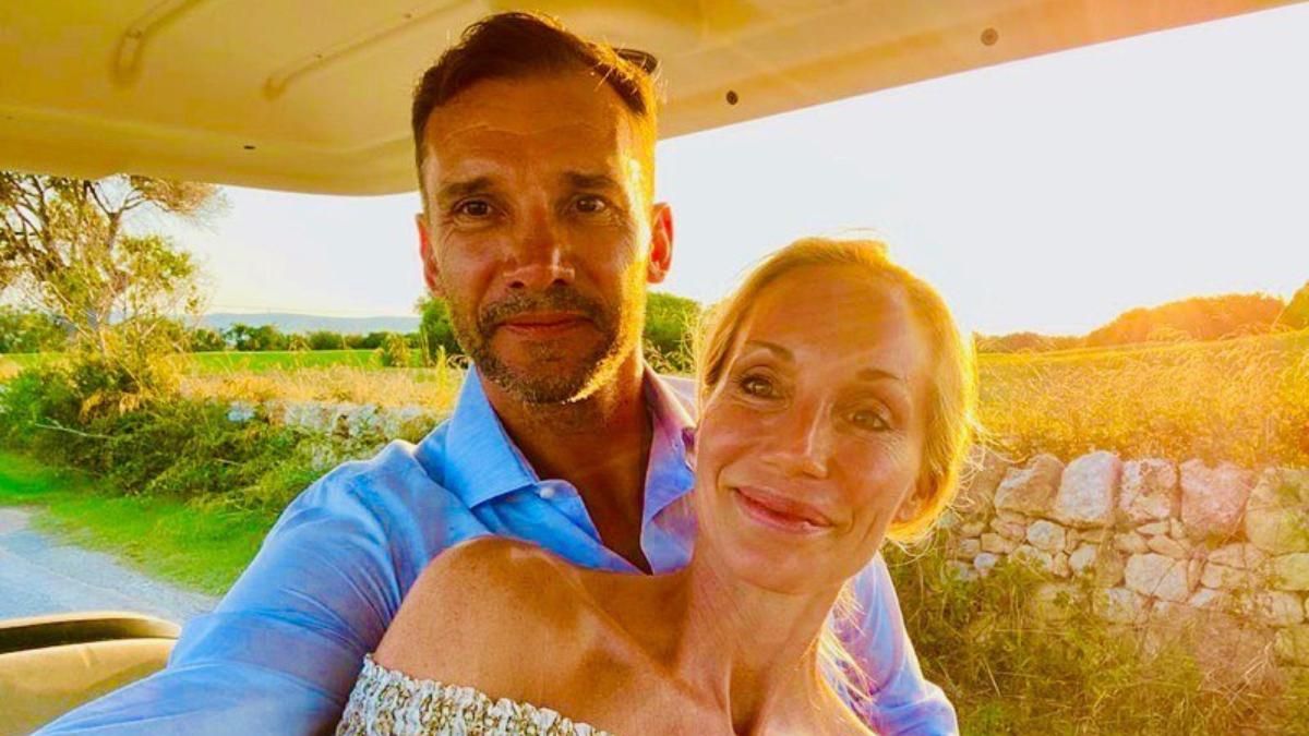 Андрей Шевченко празднует 17 годовщину брака с Кристен Пазик Андрей Шевченко празднует 17 годовщину брака с Кристен Пазик