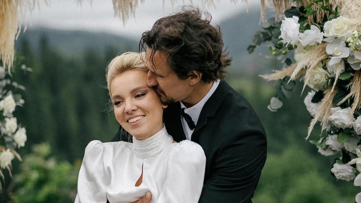 Чому Тарас Цимбалюк не запросив журналістів на весілля в Карпатах Чому Тарас Цимбалюк не запросив журналістів на весілля в Карпатах