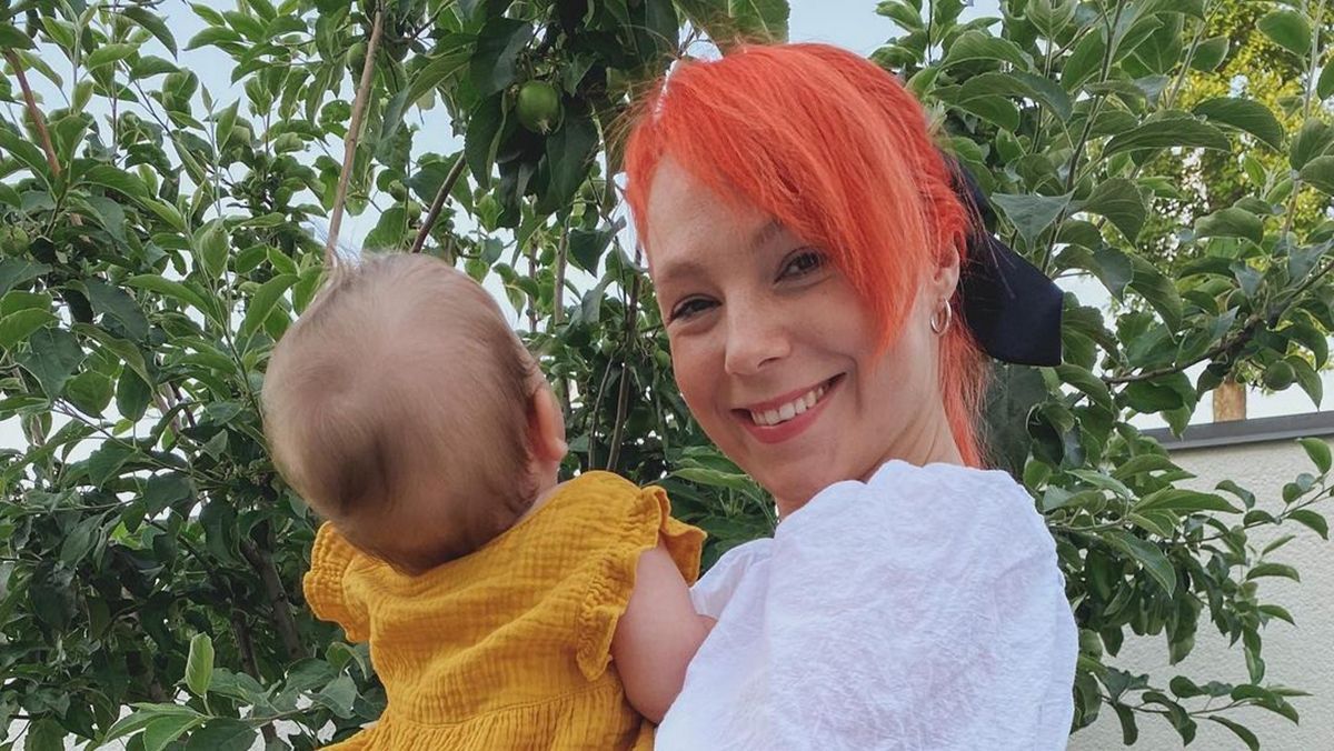 Светлана Тарабарова показала летний образ в широком платье: фото Светлана Тарабарова показала летний образ в широком платье: фото