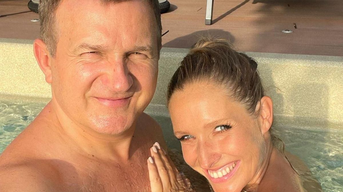 Вагітна Катя Осадча та Юрій Горбунов релаксували в басейні: фото Вагітна Катя Осадча та Юрій Горбунов релаксували в басейні: фото