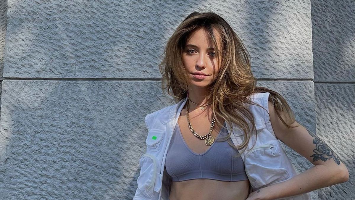 Надя Дорофеева показала образ в коротких шортах и топе: фото Надя Дорофеева показала образ в коротких шортах и топе: фото