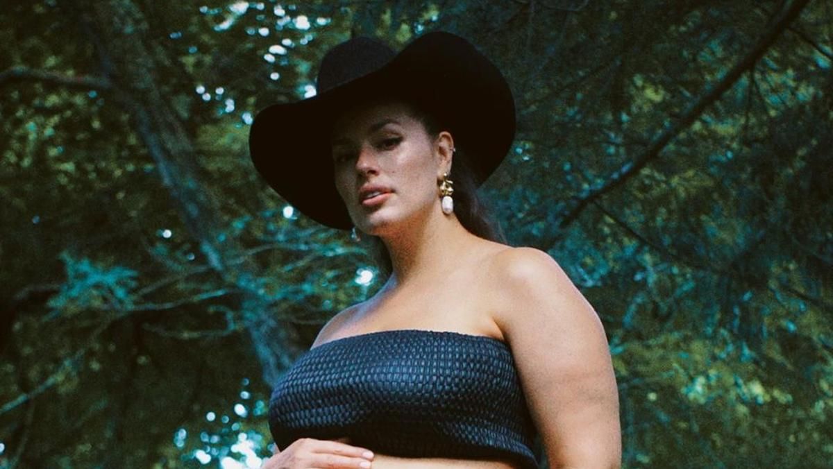 Беременная Эшли Грэм обнажила большой животик: новые эффектные фото