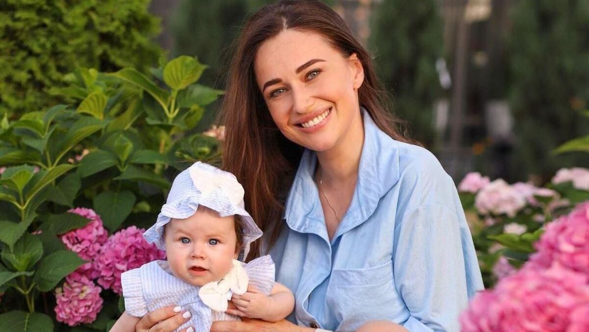 На тлі скандалу з Джеджулою: Юлія Леус вперше показала обличчя доньки На тлі скандалу з Джеджулою: Юлія Леус вперше показала обличчя доньки