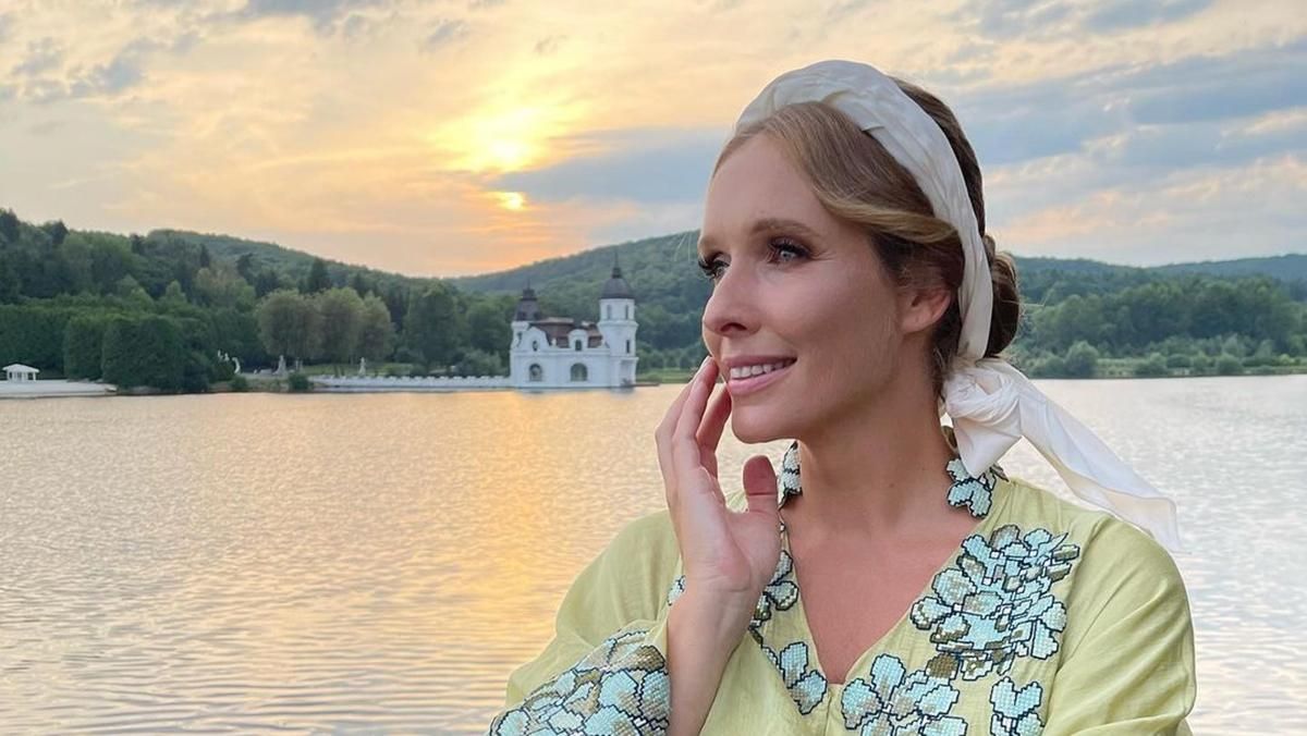 Катя Осадчая показала образ в вышитом платье за 76 тысяч гривен: фото Катя Осадчая показала образ в вышитом платье за 76 тысяч гривен: фото