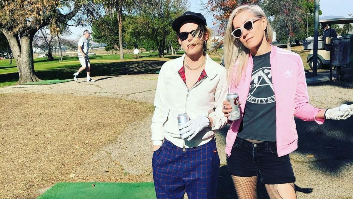 Кристен Стюарт и сценаристка Дилан Мейер поженились Кристен Стюарт и сценаристка Дилан Мейер поженились