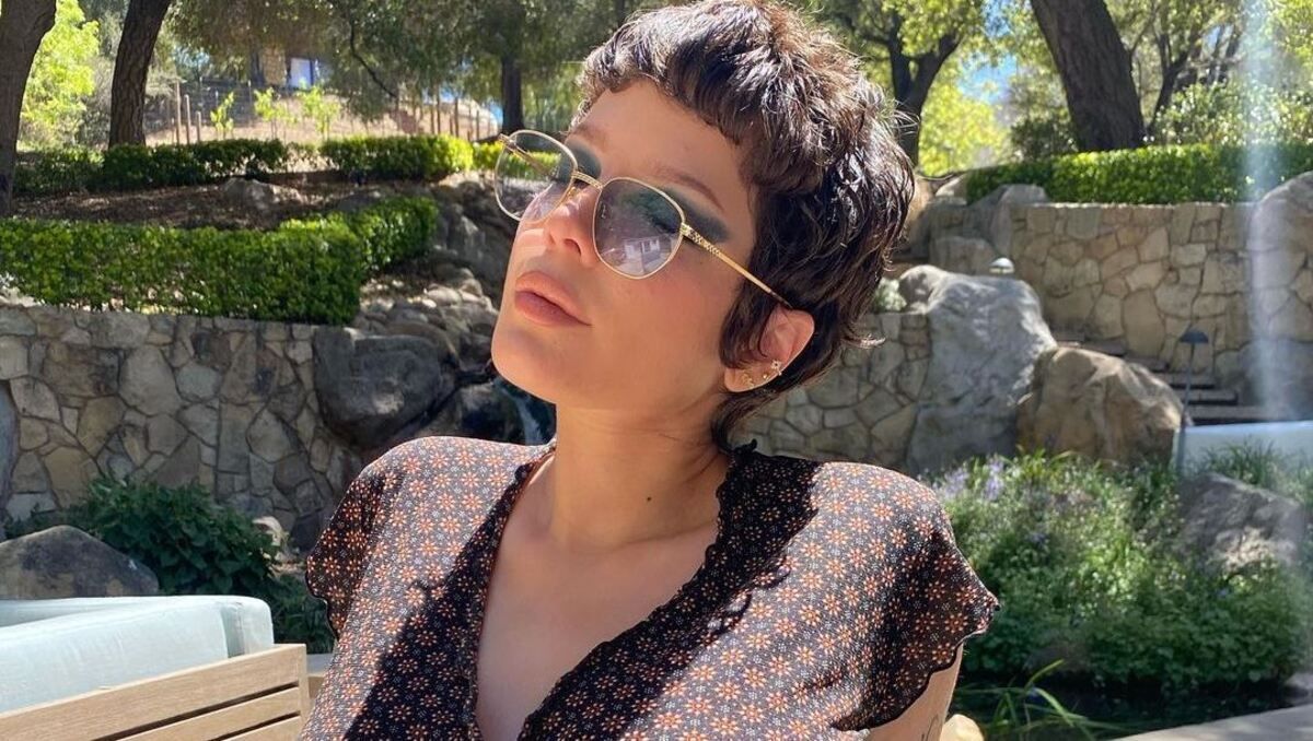 Певица Холзи впервые стала мамой: трогательные фото с малышом Певица Холзи впервые стала мамой: трогательные фото с малышом