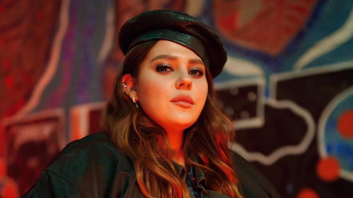 Солистка KAZKA купила новый дом: кто ей с этим помог Солистка KAZKA купила новый дом: кто ей с этим помог