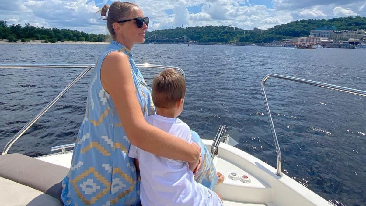 Катя Осадча зачарувала миловидним фото з сином на яхті Катя Осадча зачарувала миловидним фото з сином на яхті