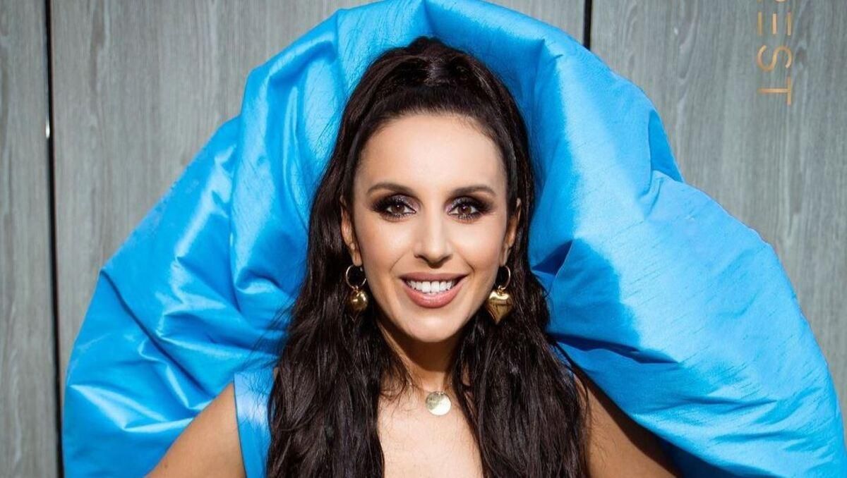 Джамала ошеломила ярким образом в голубом наряде Джамала ошеломила ярким образом в голубом наряде