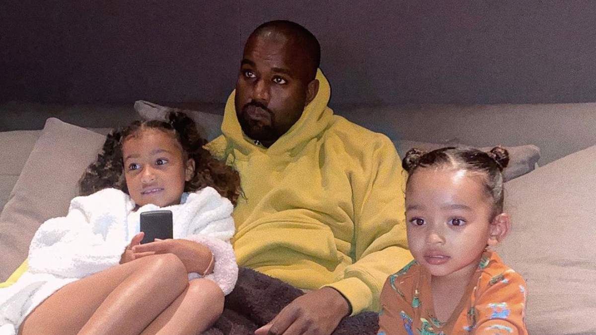 Каньє Вест зі сльозами на очах виконав пісню про те, що втратив сім'ю Каньє Вест зі сльозами на очах виконав пісню про те, що втратив сім'ю