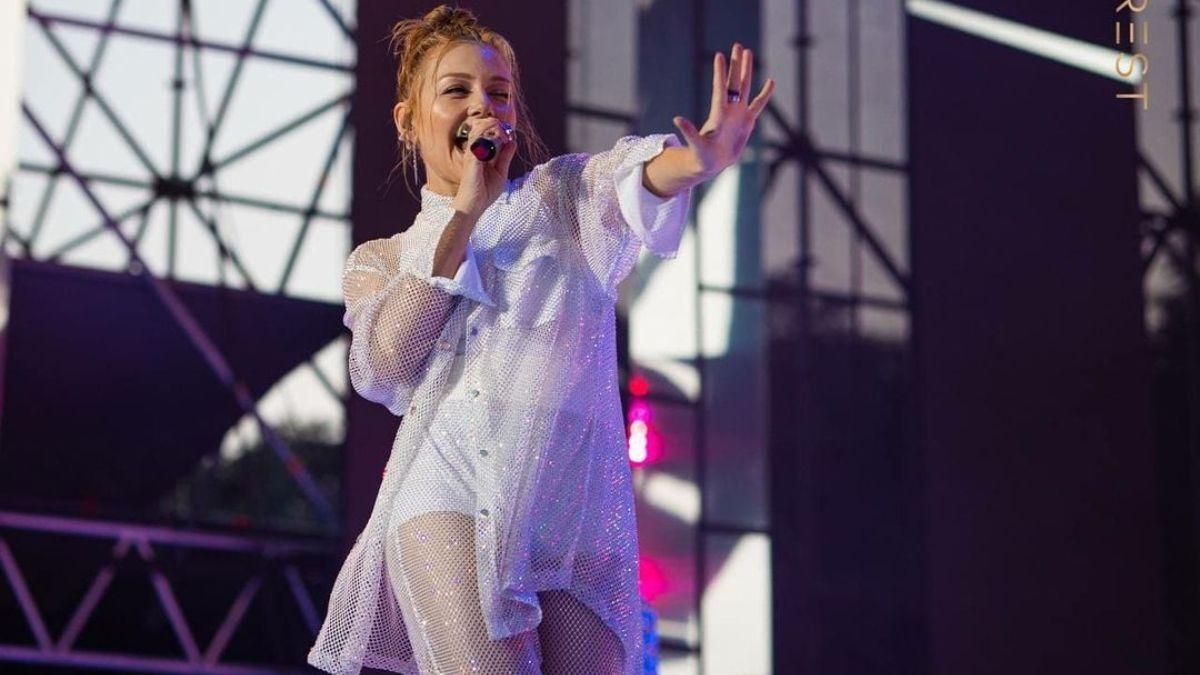 Тіна Кароль приміряла костюм за 100 тисяч гривень: фото Тіна Кароль приміряла костюм за 100 тисяч гривень: фото