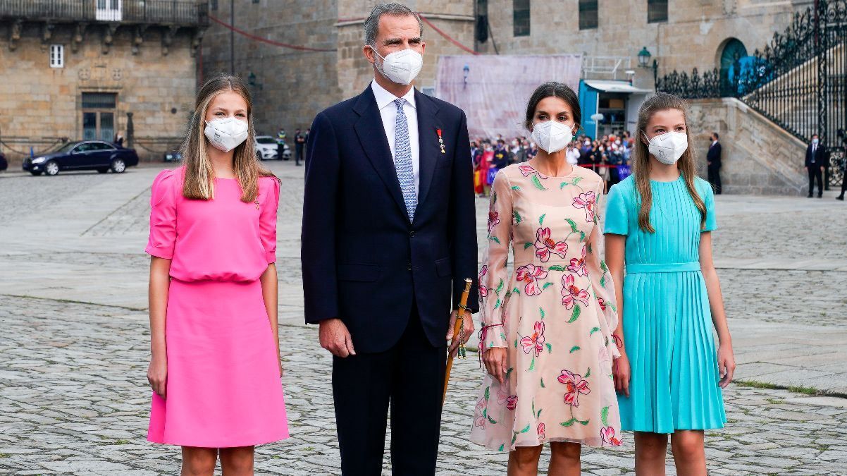 Королева Летиция ошеломила образом в цветочном платье: фото Королева Летиция ошеломила образом в цветочном платье: фото