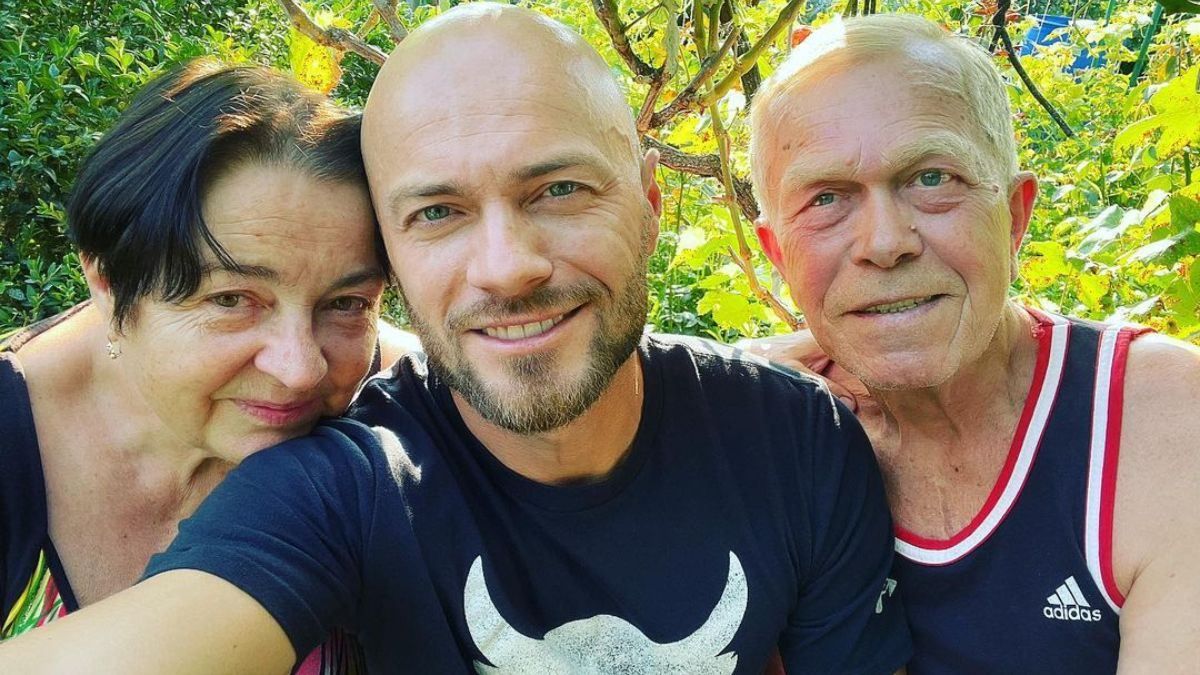 Влад Яма зворушив рідкісним фото з батьками Влад Яма зворушив рідкісним фото з батьками