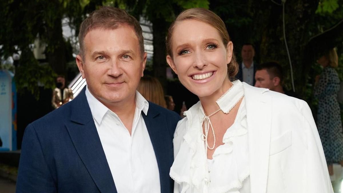 Катя Осадчая и Юрий Горбунов полетели на отдых с сыном: фото Катя Осадчая и Юрий Горбунов полетели на отдых с сыном: фото