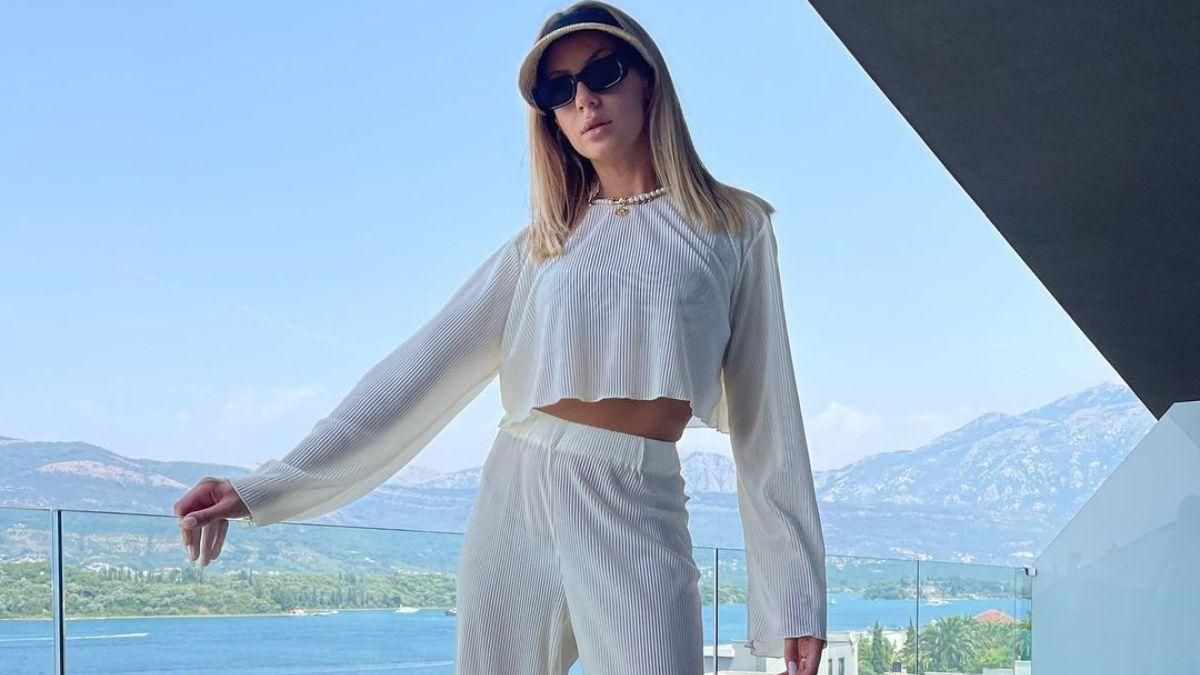 Леся Нікітюк продемонструвала образ у білому костюмі: фото Леся Нікітюк продемонструвала образ у білому костюмі: фото