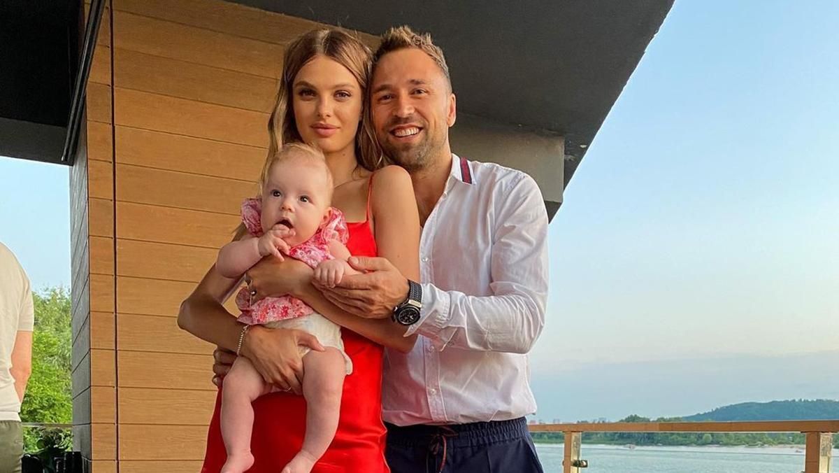 Макс Михайлюк вышел в свет с женой и дочерью: фото Макс Михайлюк вышел в свет с женой и дочерью: фото