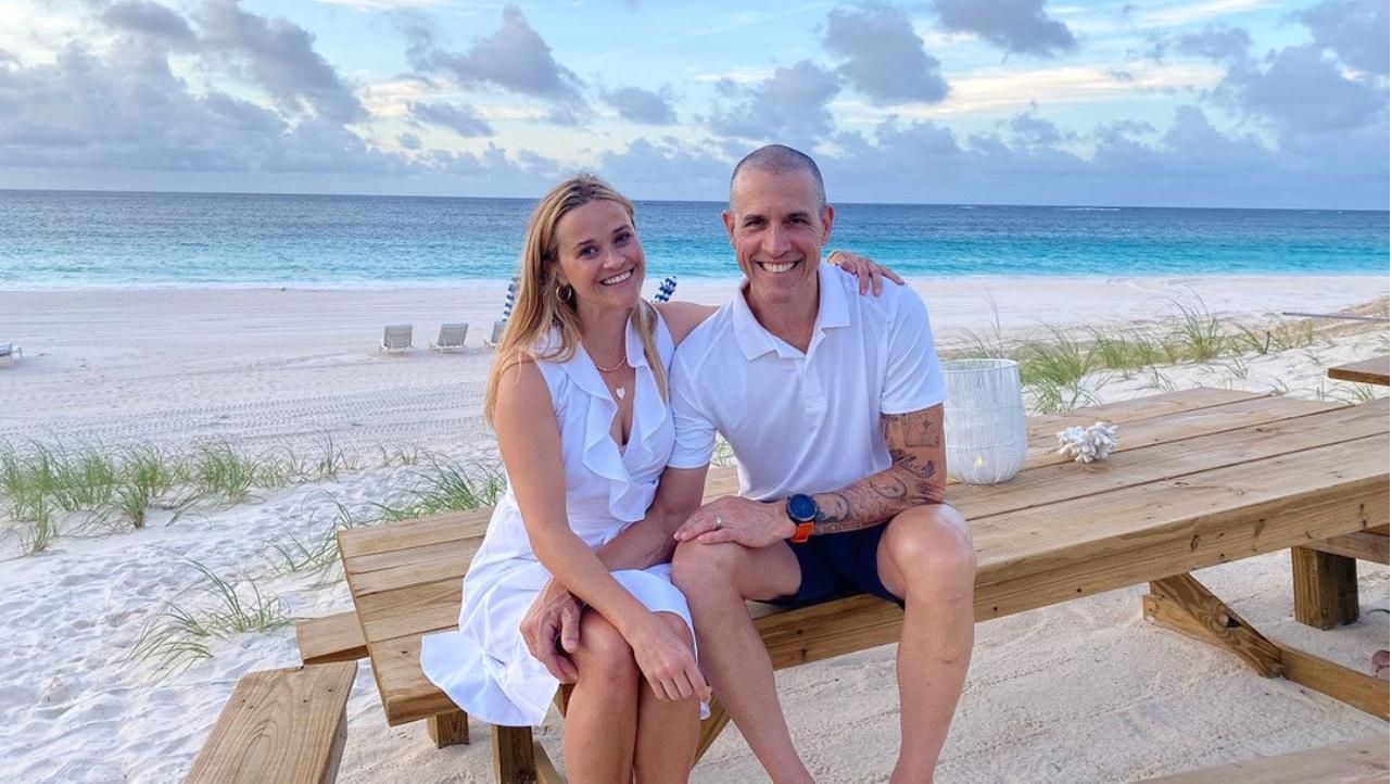 Риз Уизерспун показала редкое фото с мужем Джимом Тотом Риз Уизерспун показала редкое фото с мужем Джимом Тотом