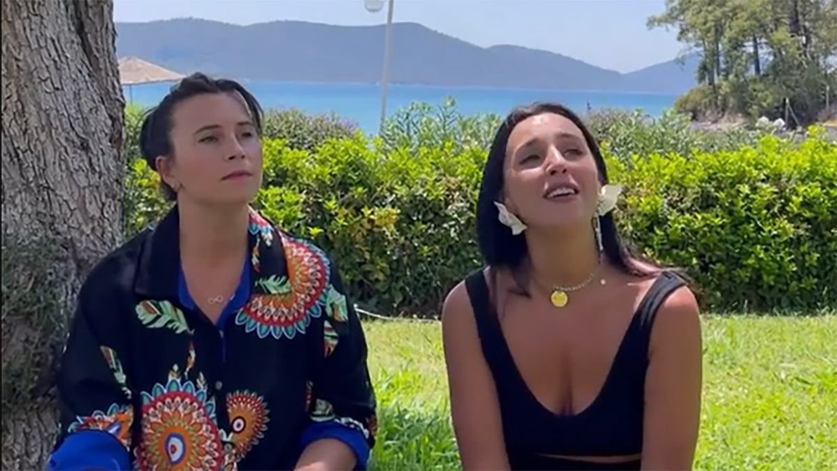 Джамала заспівала турецькою зі старшою сестрою: відео Джамала заспівала турецькою зі старшою сестрою: відео