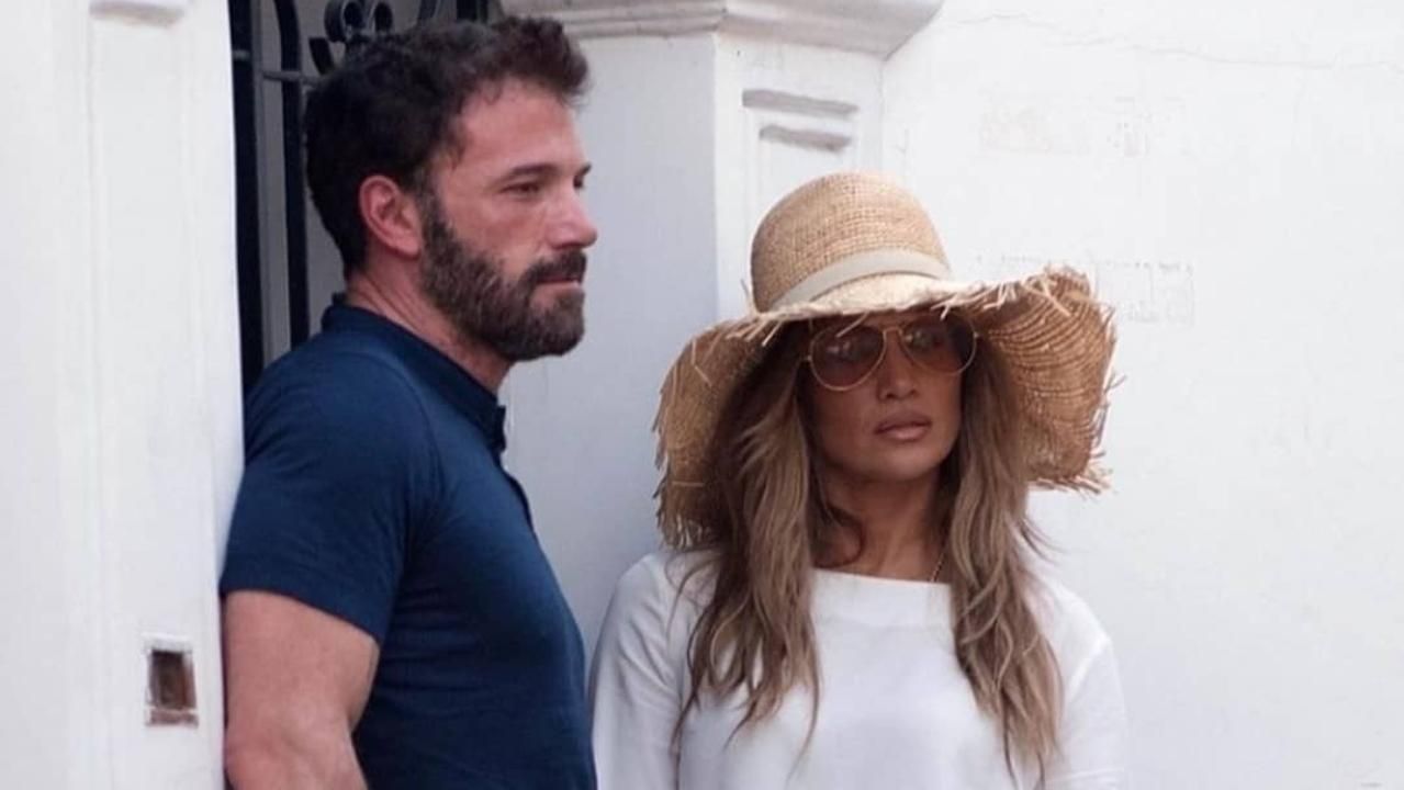 Італійці заскочили Дженніфер Лопес та Бена Аффлека на Капрі Італійці заскочили Дженніфер Лопес та Бена Аффлека на Капрі