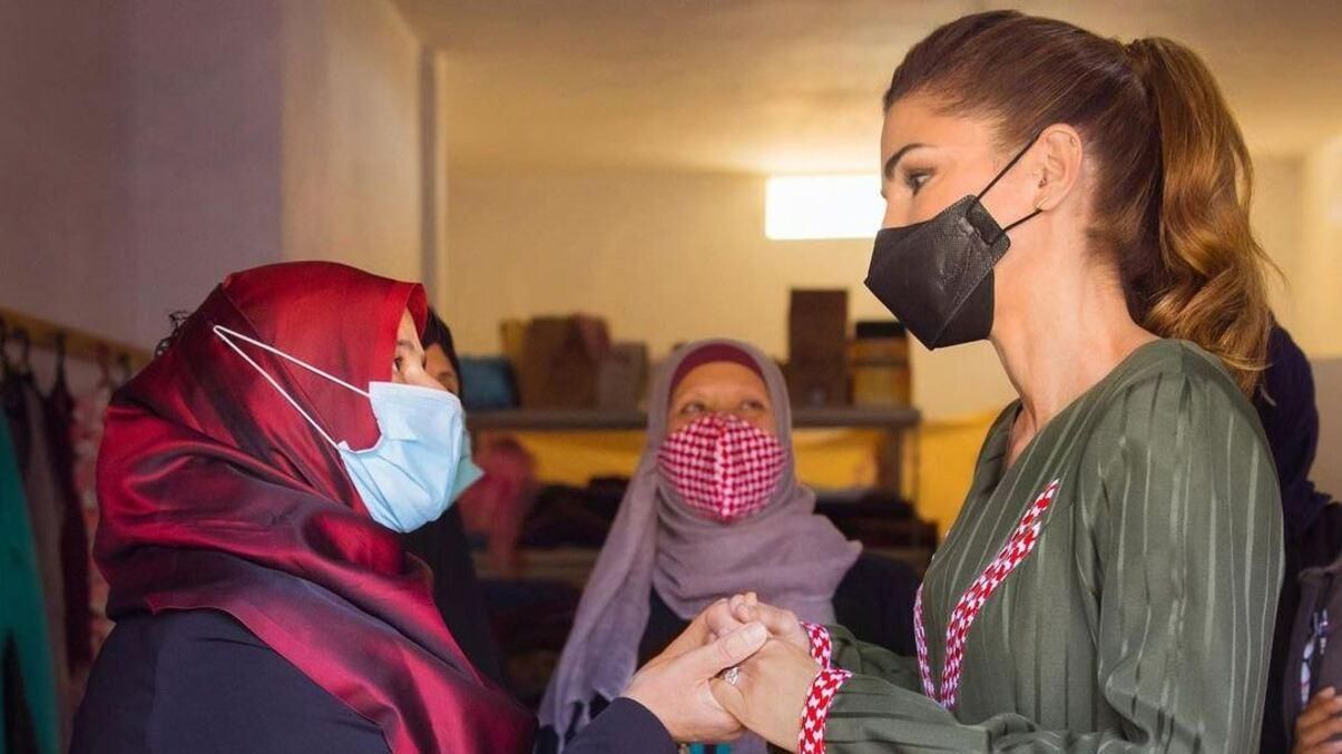 Королева Ранія вразила елегантним образом у сукні з візерунком Королева Ранія вразила елегантним образом у сукні з візерунком