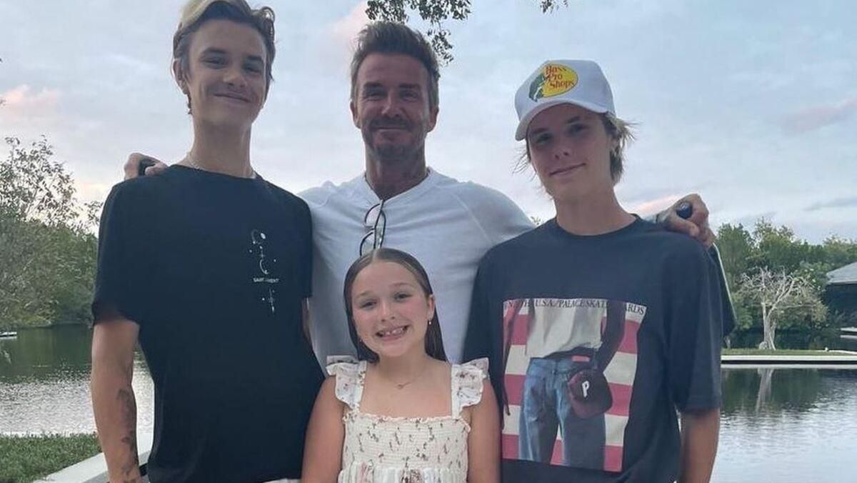 10-річна донька Вікторії Бекхем приміряла сукню з колекції мами 10-річна донька Вікторії Бекхем приміряла сукню з колекції мами