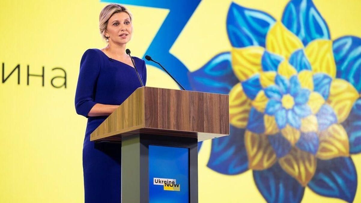 Олена Зеленська виступила на форумі: елегантний образ у сукні Олена Зеленська виступила на форумі: елегантний образ у сукні