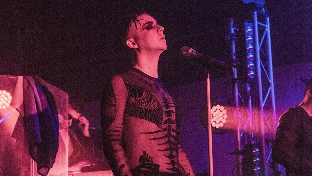 В каком возрасте MELOVIN впервые влюбился в парня В каком возрасте MELOVIN впервые влюбился в парня