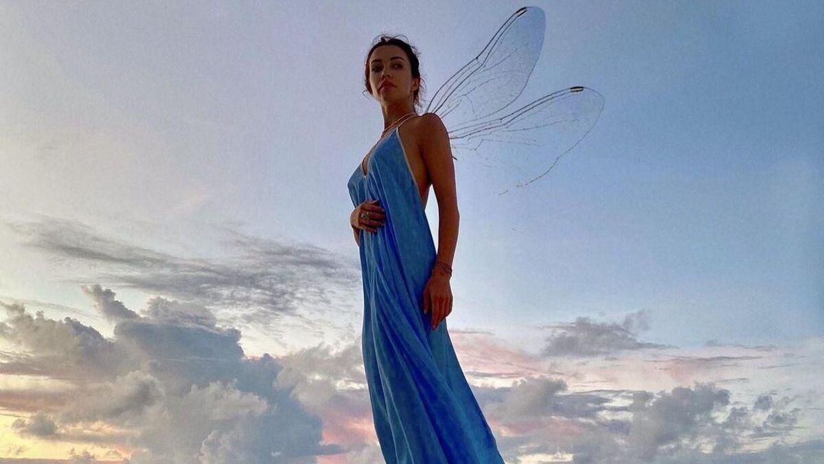 Катерина Кухар позувала у синій сукні на Мальдівах: фото на тлі океану
