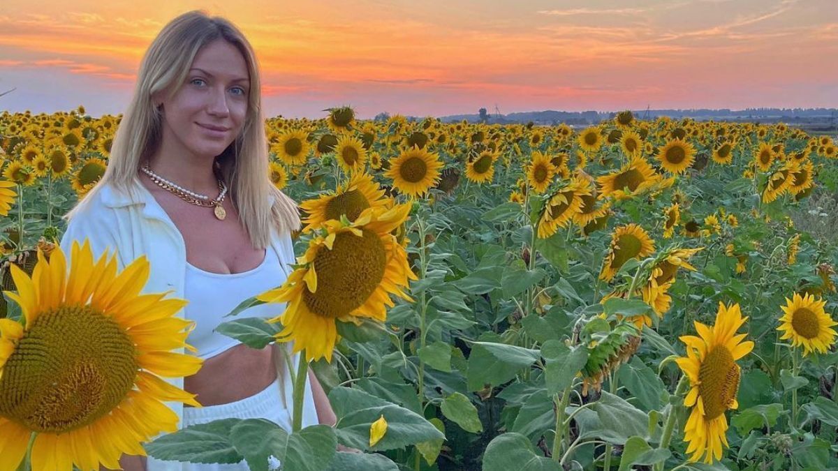 Леся Никитюк в Украине среди подсолнухов: фото Леся Никитюк в Украине среди подсолнухов: фото