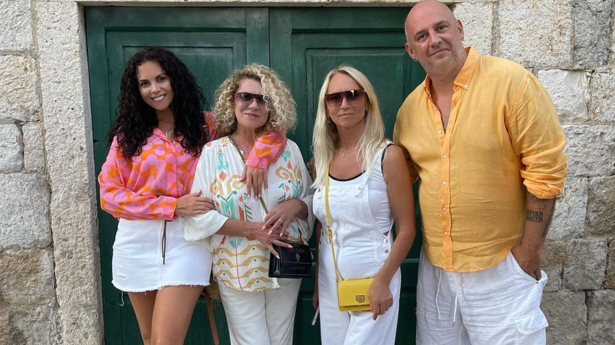 Настя Каменських з мамою і чоловіком відпочиває в Хорватії: фото Настя Каменських з мамою і чоловіком відпочиває в Хорватії: фото