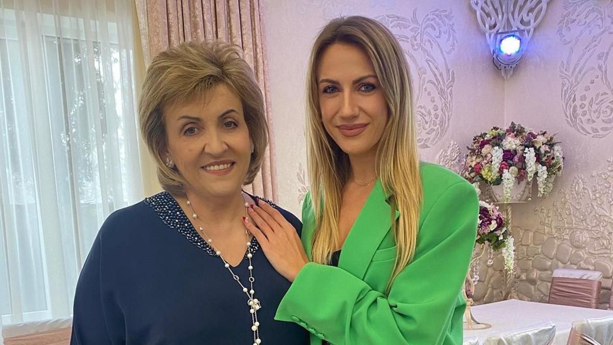 Леся Нікітюк з батьками відпочиває на Дністрі: фото Леся Нікітюк з батьками відпочиває на Дністрі: фото