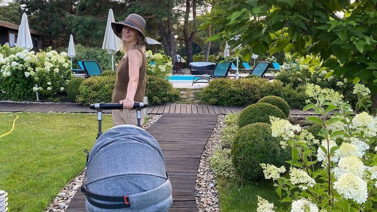 Василиса Фролова улетела за границу с пятимесячным сыном: фото Василиса Фролова улетела за границу с пятимесячным сыном: фото