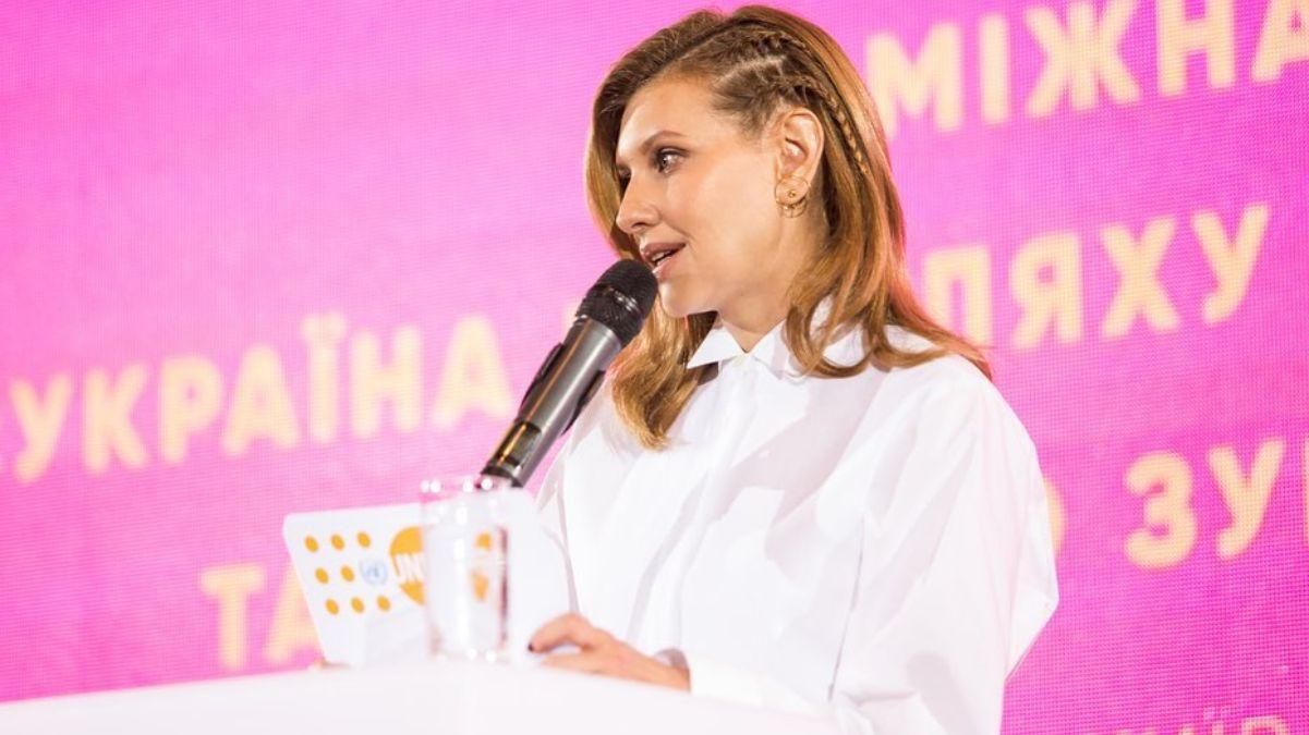 Олена Зеленська в кросівках: фото Олена Зеленська в кросівках: фото