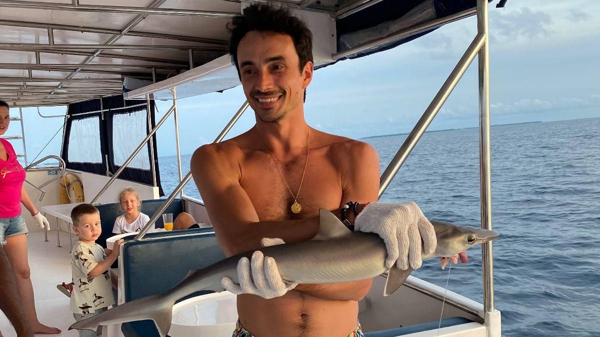 Чоловік Катерини Кухар врятував акулу: фото та відео з Мальдівів Чоловік Катерини Кухар врятував акулу: фото та відео з Мальдівів