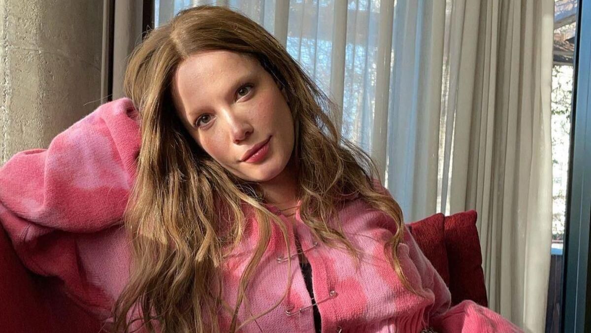 Співачка Холзі показала розтяжки на животі після пологів: фото Співачка Холзі показала розтяжки на животі після пологів: фото