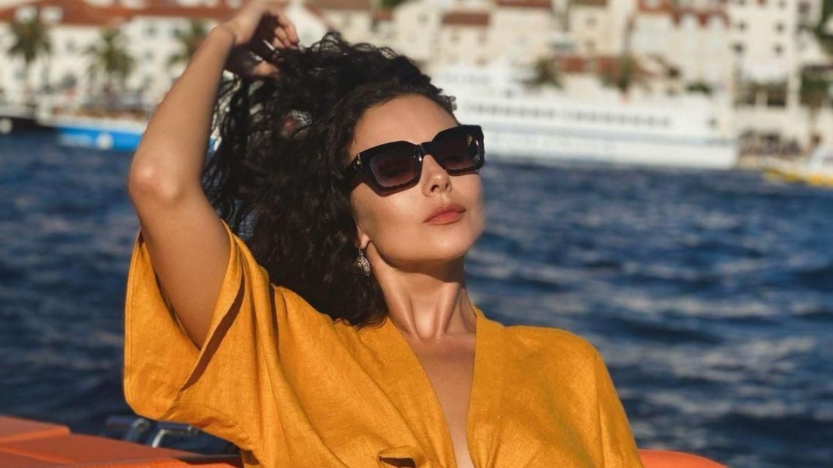 Настя Каменских в Хорватии отдыхает на яхте фото Настя Каменских в Хорватии отдыхает на яхте фото