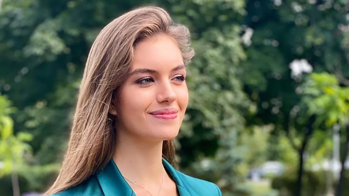 Жена Комарова появилась в костюме за 23 тысячи гривен: фото Жена Комарова появилась в костюме за 23 тысячи гривен: фото