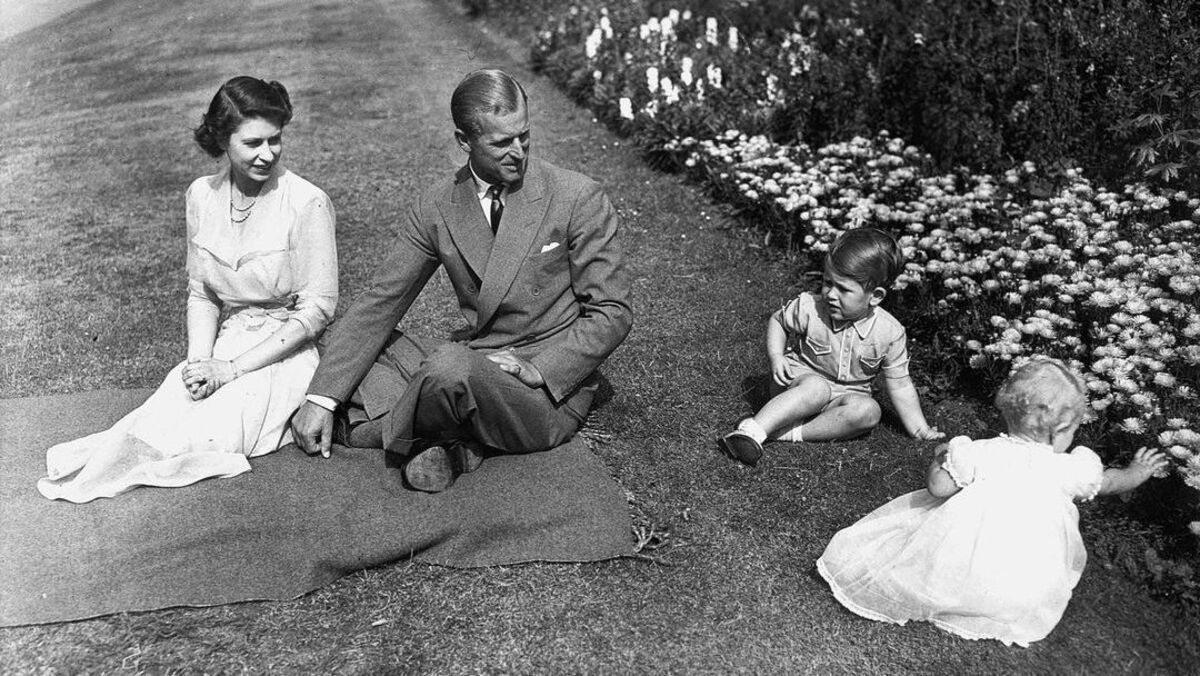 З принцом Філіпом і Єлизаветою II: фото, зроблене 70 років тому