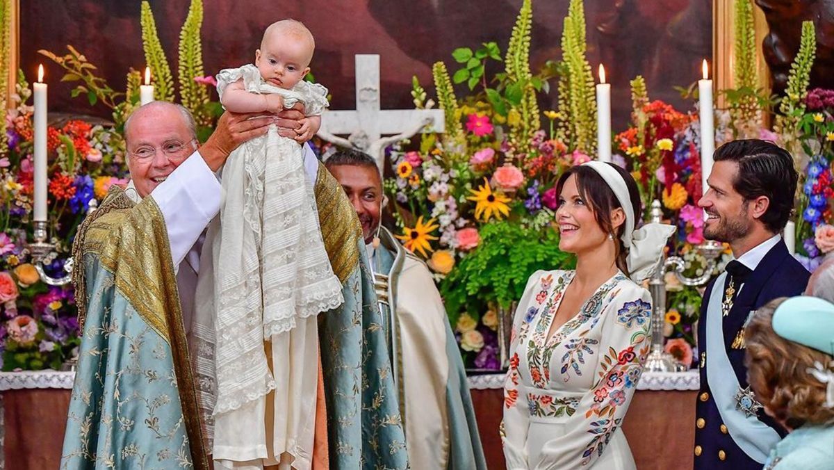 Карл Філіп і принцеса Софія охрестили третю дитину: фото Карл Філіп і принцеса Софія охрестили третю дитину: фото