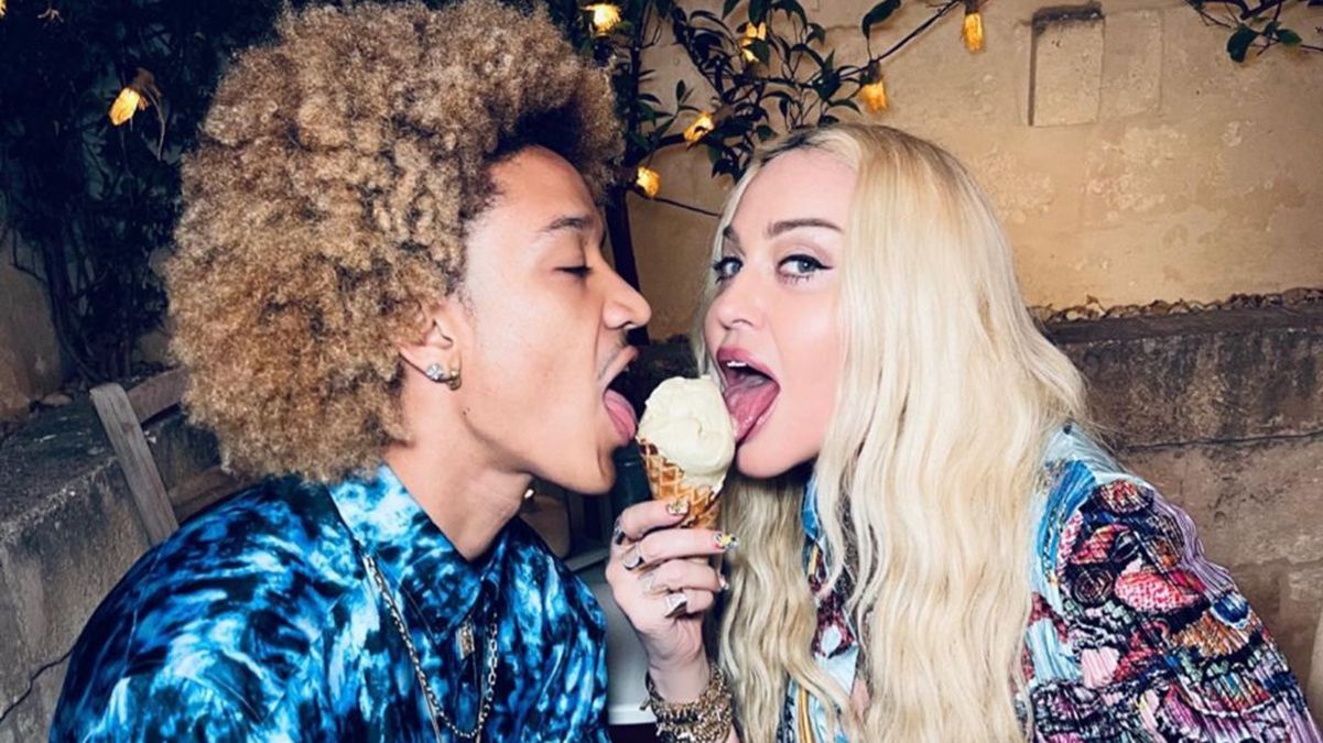 Приватний літак і застілля в Італії: Мадонна показала, як відсвяткувала день народження - Новини шоу-бізнесу - Showbiz Приватний літак і застілля в Італії: Мадонна показала, як відсвяткувала день народження - Новини шоу-бізнесу - Showbiz