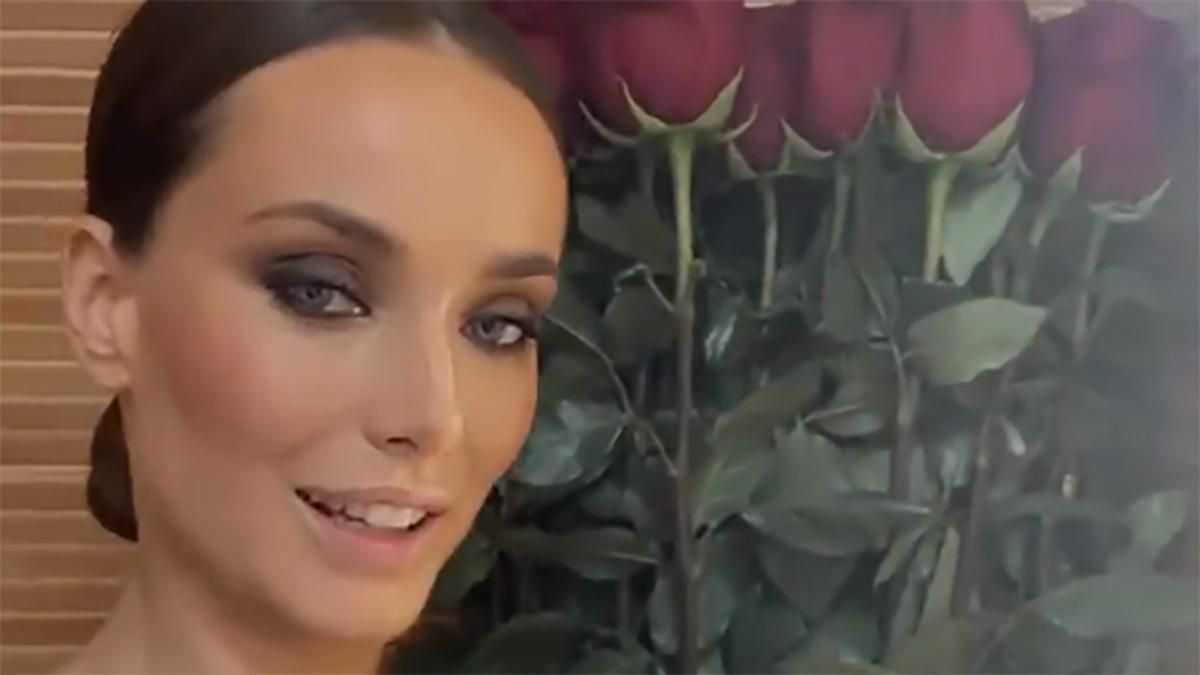 У річницю стосунків з Еллертом: Ксенія Мішина похизувалась величезним букетом троянд - Новини шоу-бізнесу - Showbiz У річницю стосунків з Еллертом: Ксенія Мішина похизувалась величезним букетом троянд - Новини шоу-бізнесу - Showbiz