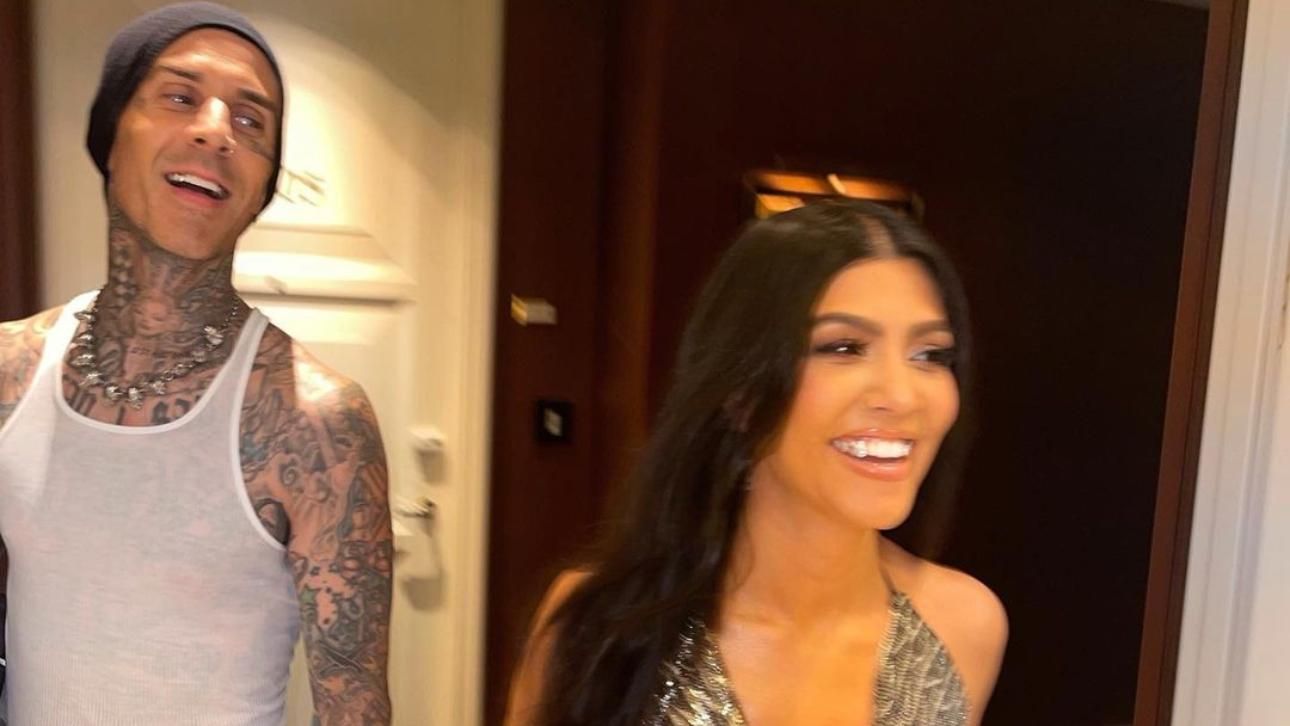 "Любов перемагає все": Тревіс Баркер вперше сів на літак через 13 років після авіакатастрофи - Showbiz "Любов перемагає все": Тревіс Баркер вперше сів на літак через 13 років після авіакатастрофи - Showbiz