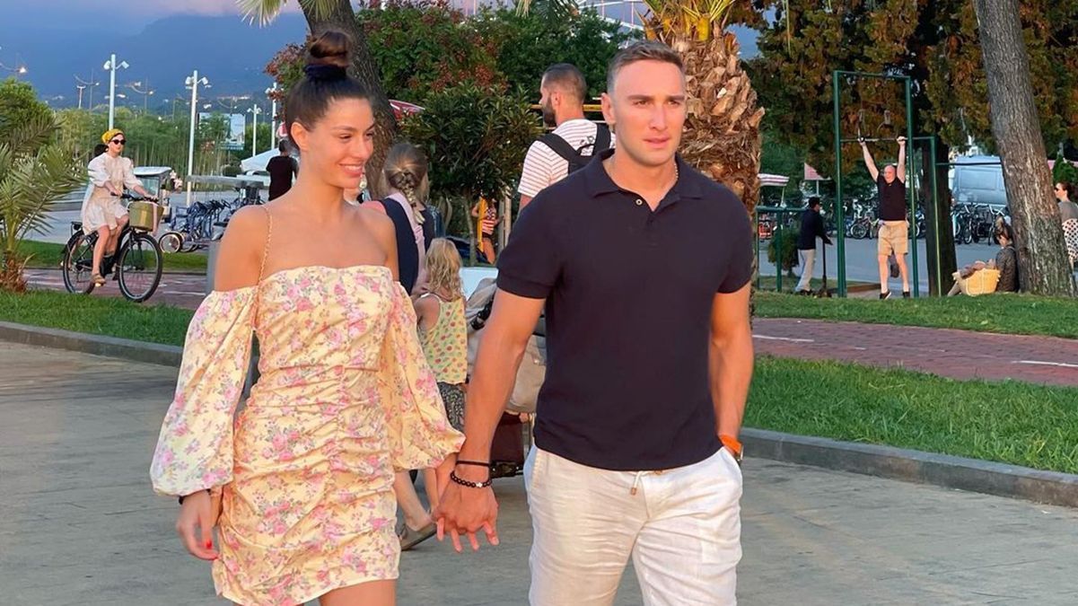 Герой "Холостяка" Иракли Макацария отдыхает в Батуми с 19-летней возлюбленной Герой "Холостяка" Иракли Макацария отдыхает в Батуми с 19-летней возлюбленной