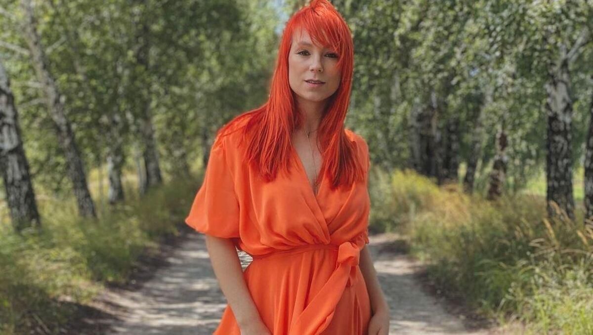 Під колір волосся: Світлана Тарабарова вразила стильним образом у вогняній сукні - Новини шоу-бізнесу - Showbiz