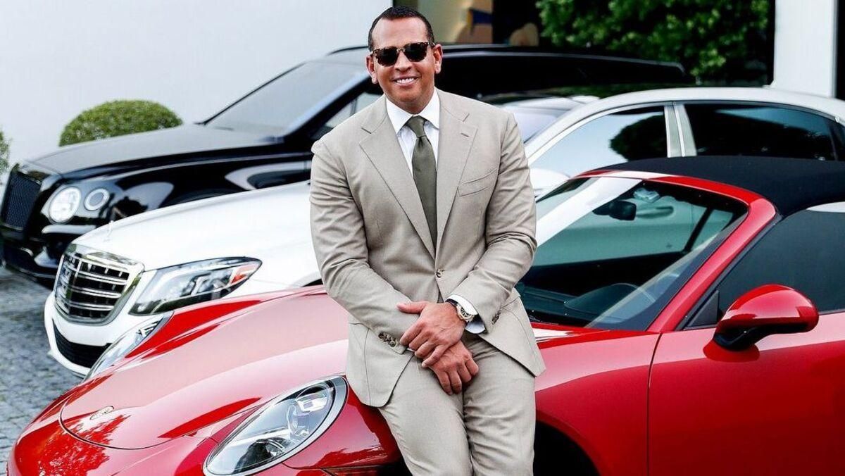 Алекс Родригес сфотографировался с Porsche, который подарил Дженнифер Лопес: фаны возмущены Алекс Родригес сфотографировался с Porsche, который подарил Дженнифер Лопес: фаны возмущены