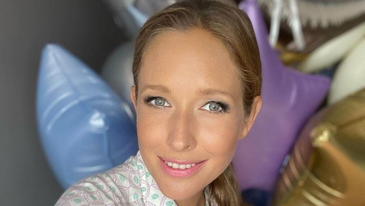 Катя Осадчая рассказала о самочувствии после третьих родов и выборе имени для новорожденного Катя Осадчая рассказала о самочувствии после третьих родов и выборе имени для новорожденного